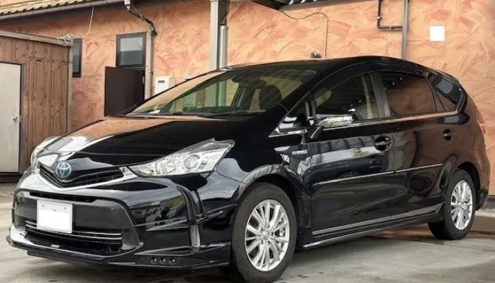 2018 Toyota Prius Alpha — Front exterior