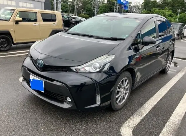 2018 Toyota Prius Alpha — Front exterior