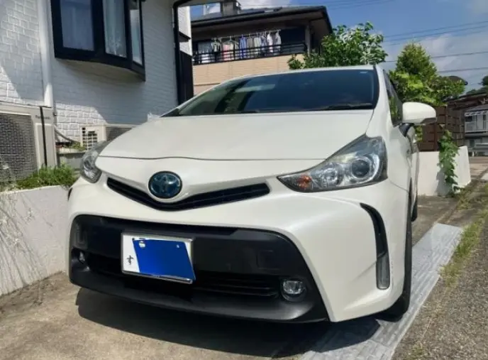 2018 Toyota Prius Alpha — Front exterior