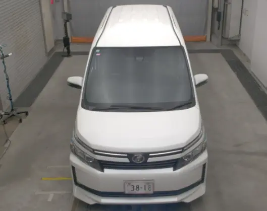 2016 Toyota Voxy — Front exterior