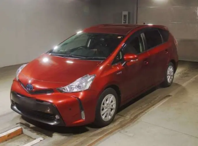 2018 Toyota Prius Alpha — Front exterior