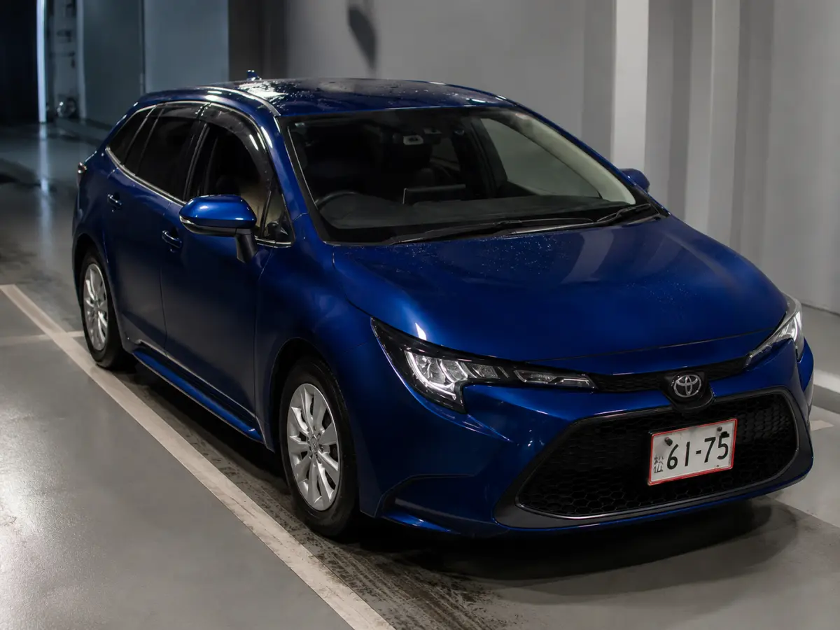 2020 Toyota Corolla Touring — Front exterior