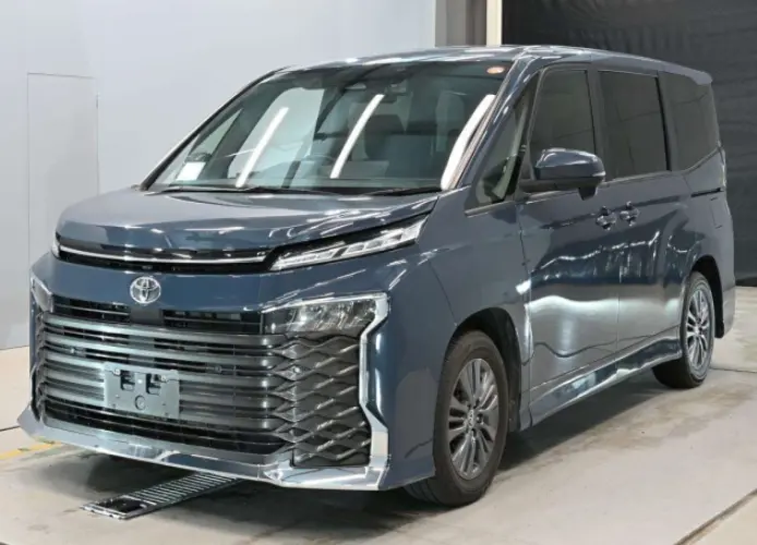 2023 Toyota Voxy — Front exterior