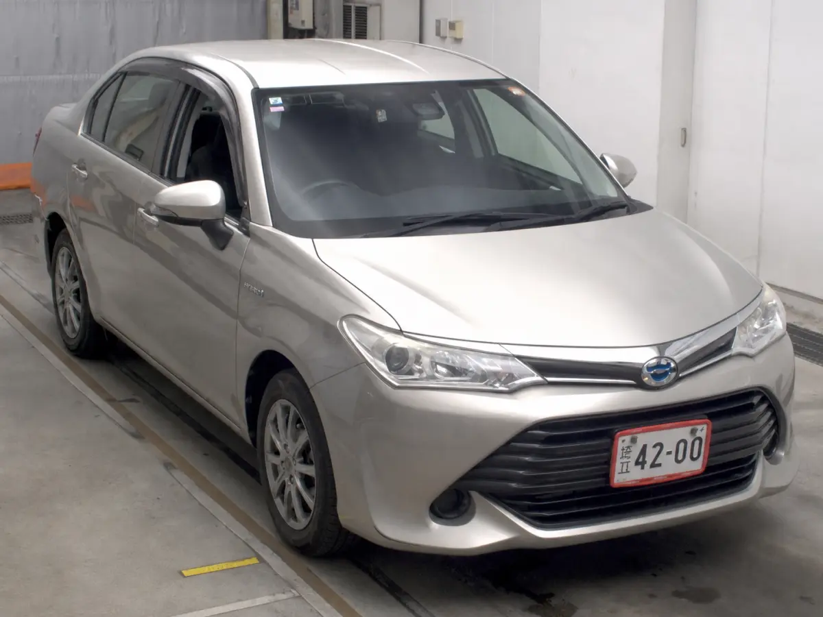 2015 Toyota Corolla Axio — Front exterior