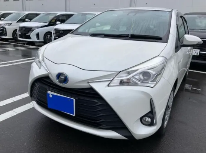 2018 Toyota Vitz — Front exterior