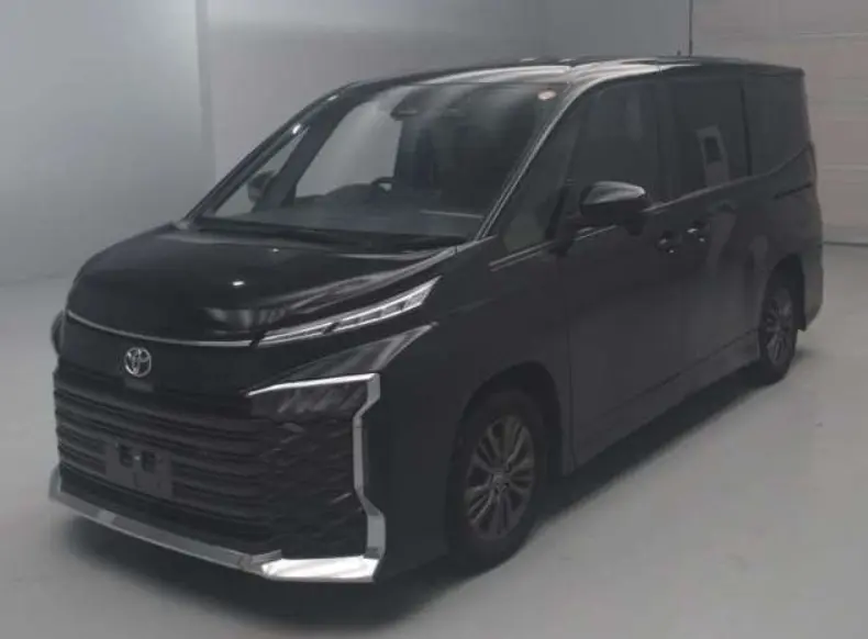 2023 Toyota Voxy — Front exterior