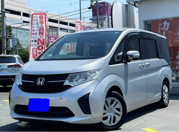 2015 Honda Step Wagon — Front exterior