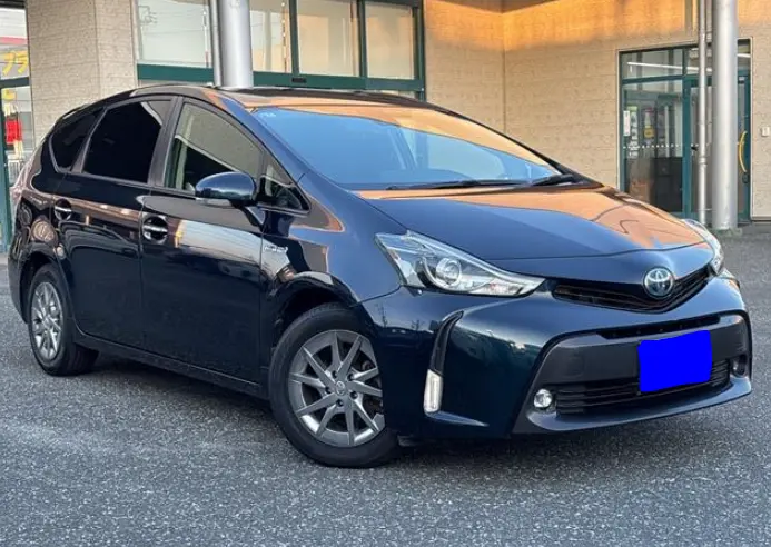 2018 Toyota Prius Alpha — Front exterior