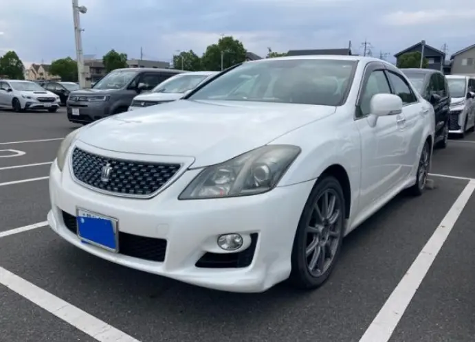 2008 Toyota Crown — Front exterior