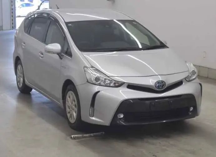 2018 Toyota Prius Alpha — Front exterior