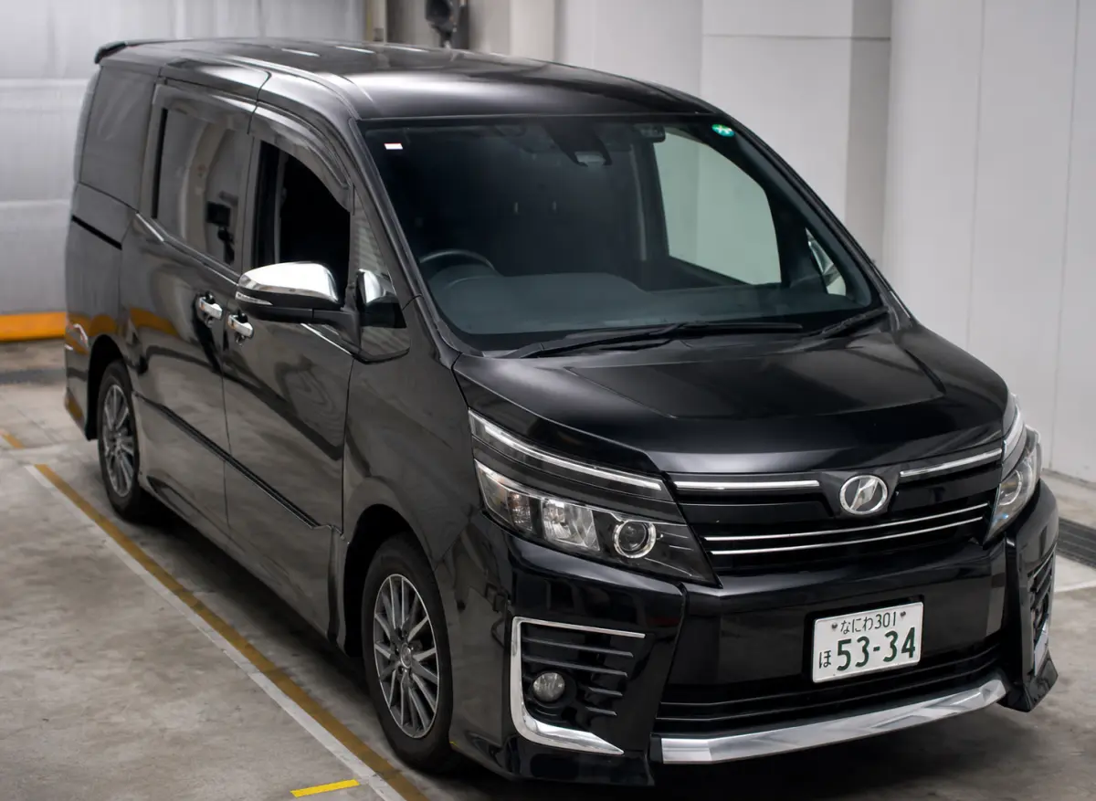 2016 Toyota Voxy — Front exterior