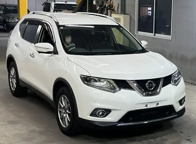 2017 Nissan X-Trail — Front exterior