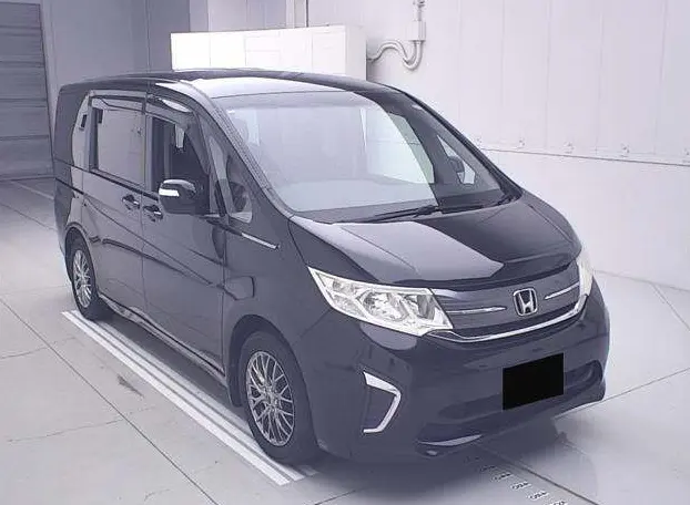 2015 Honda Step Wagon — Front exterior