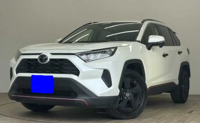 2020 Toyota RAV4 — Front exterior