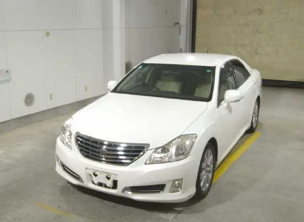 2009 Toyota Crown — Front exterior