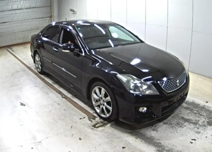 2008 Toyota Crown — Front exterior