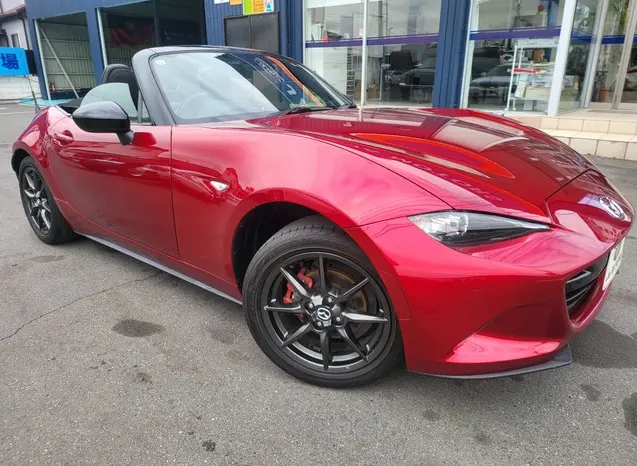 2017 Mazda Roadster — Front exterior