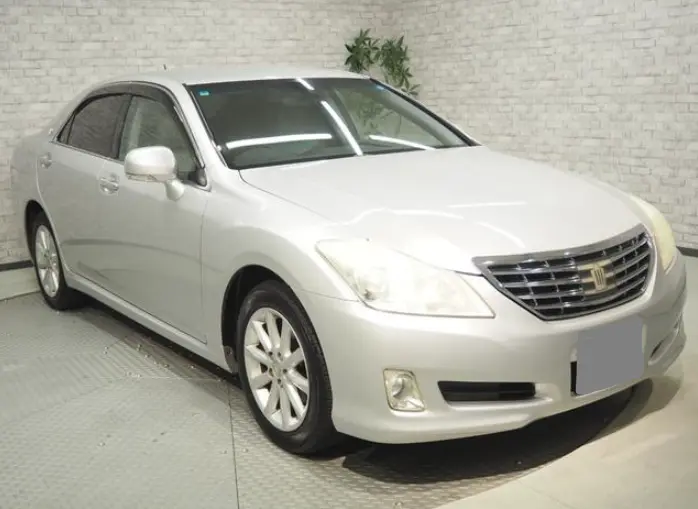 2009 Toyota Crown — Front exterior