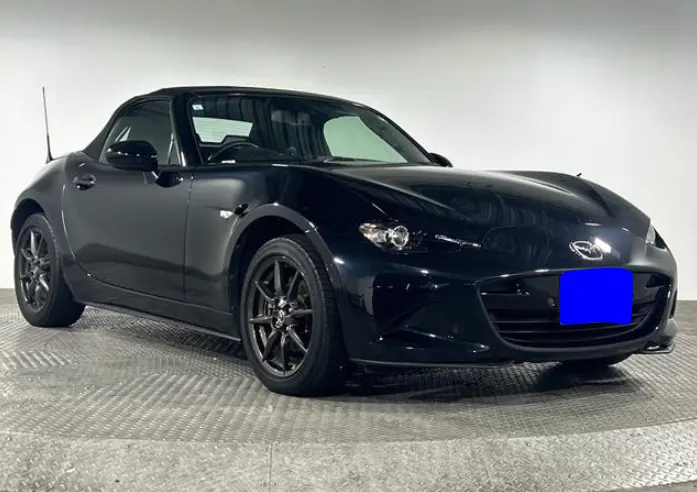 2017 Mazda Roadster — Front exterior