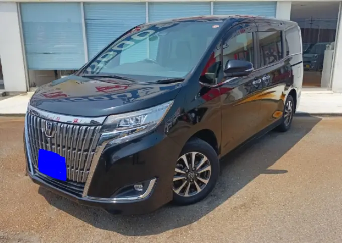 2018 Toyota Esquire — Front exterior