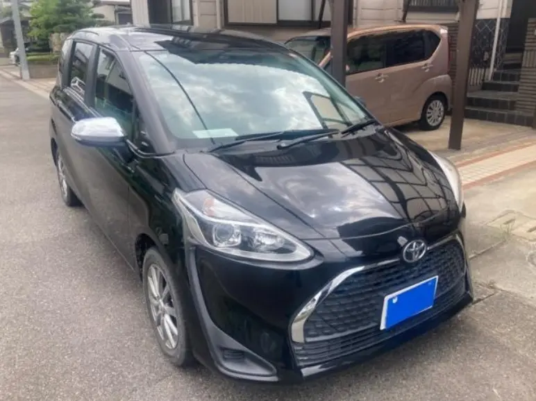 2018 Toyota Sienta — Front exterior