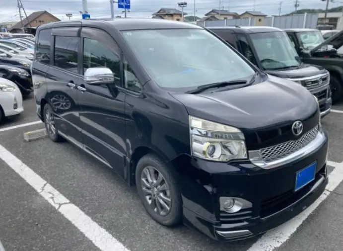 2013 Toyota Voxy — Front exterior