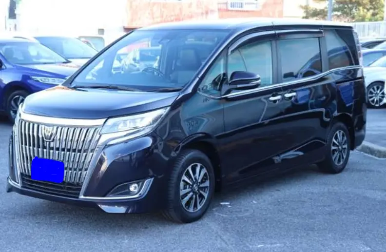 2018 Toyota Esquire — Front exterior