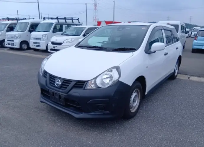 2019 Nissan AD — Front exterior