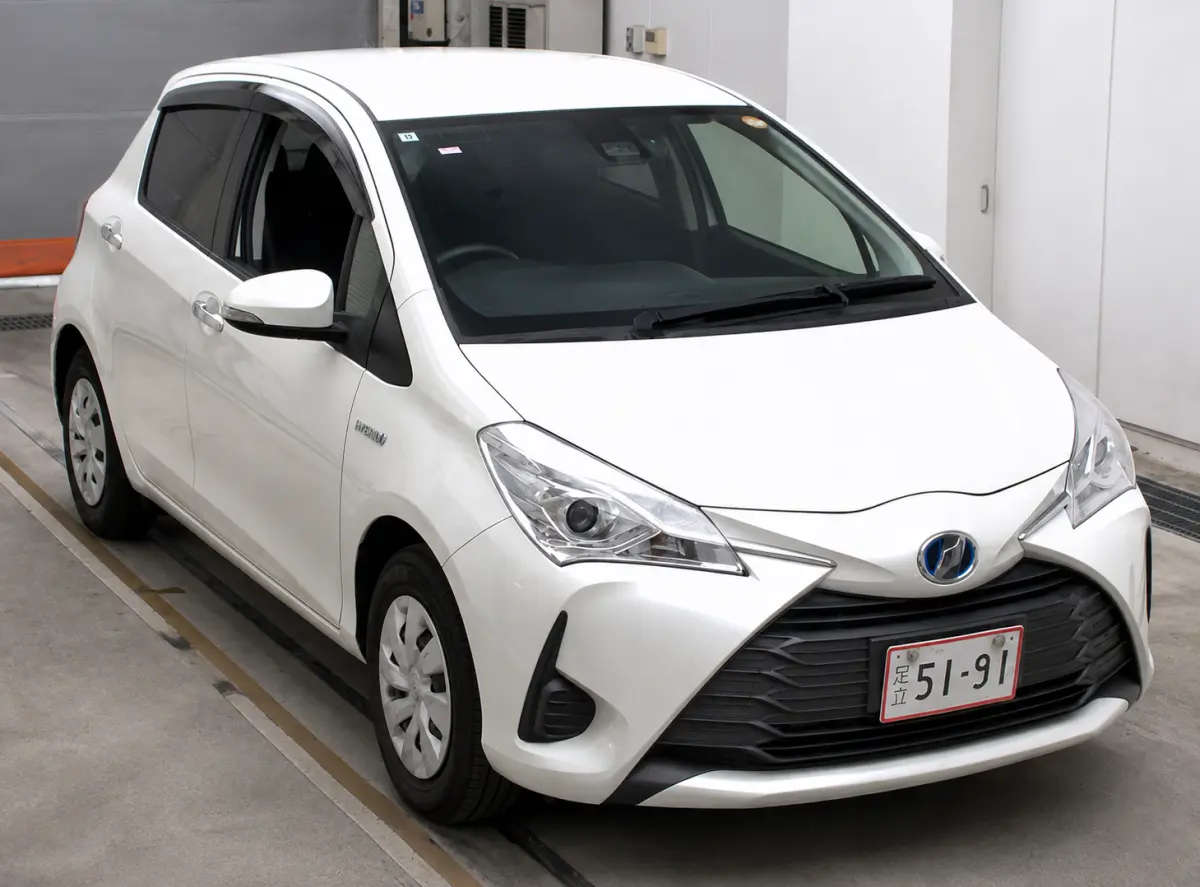 2018 Toyota Vitz — Front exterior