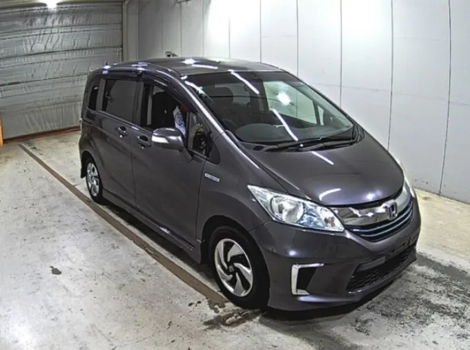 2015 Honda Freed — Front exterior