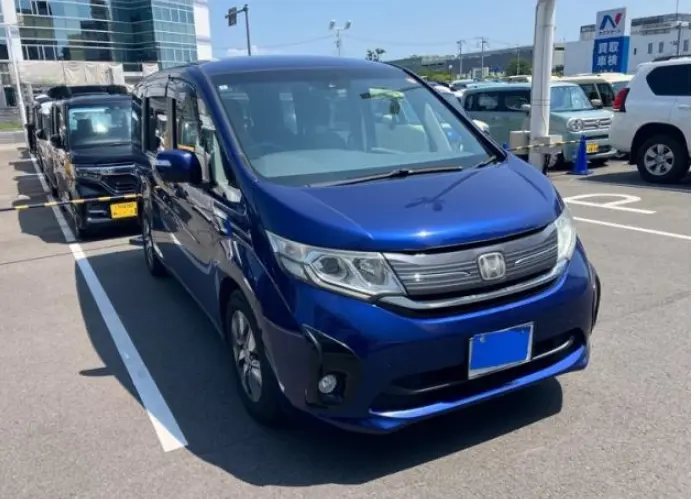 2016 Honda Step Wagon — Front exterior