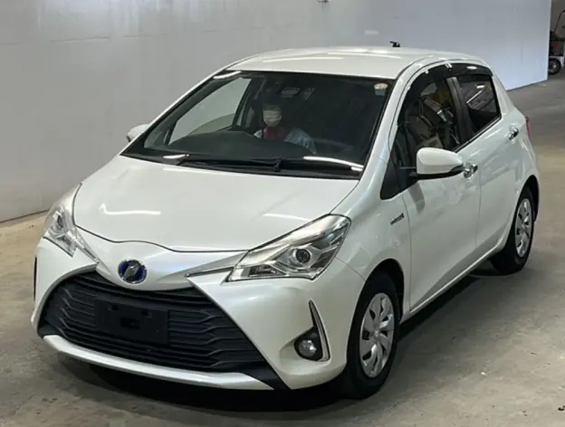 2018 Toyota Vitz — Front exterior