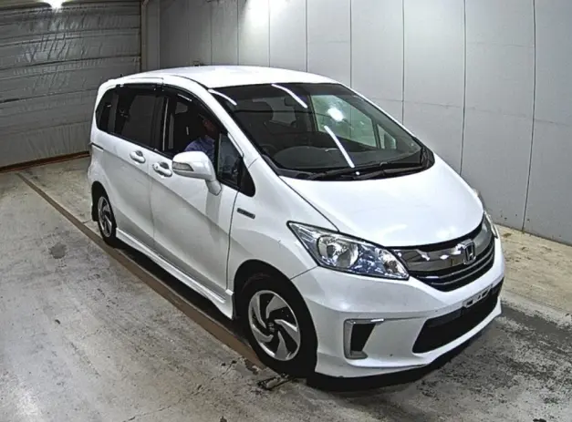 2015 Honda Freed — Front exterior