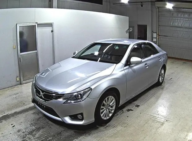 2015 Toyota Mark X — Front exterior