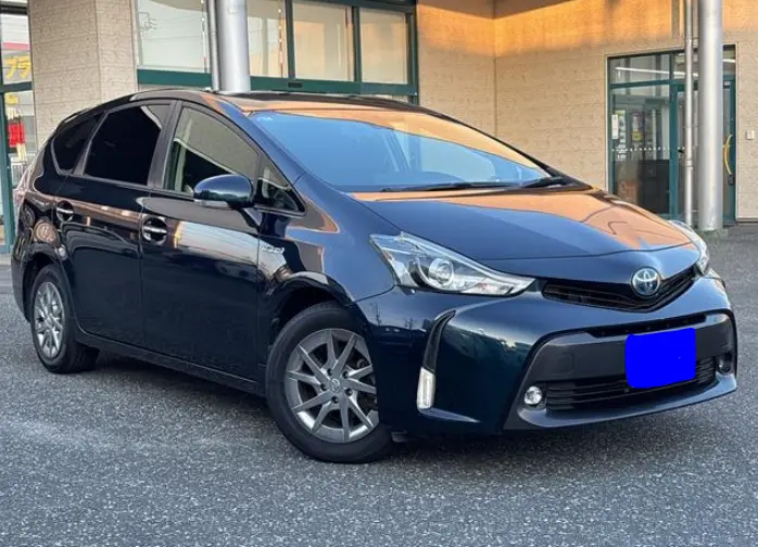 2018 Toyota Prius Alpha — Front exterior