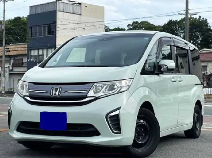 2015 Honda Step Wagon — Front exterior