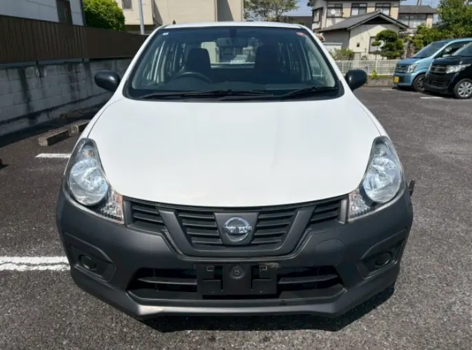 2018 Nissan AD — Front exterior