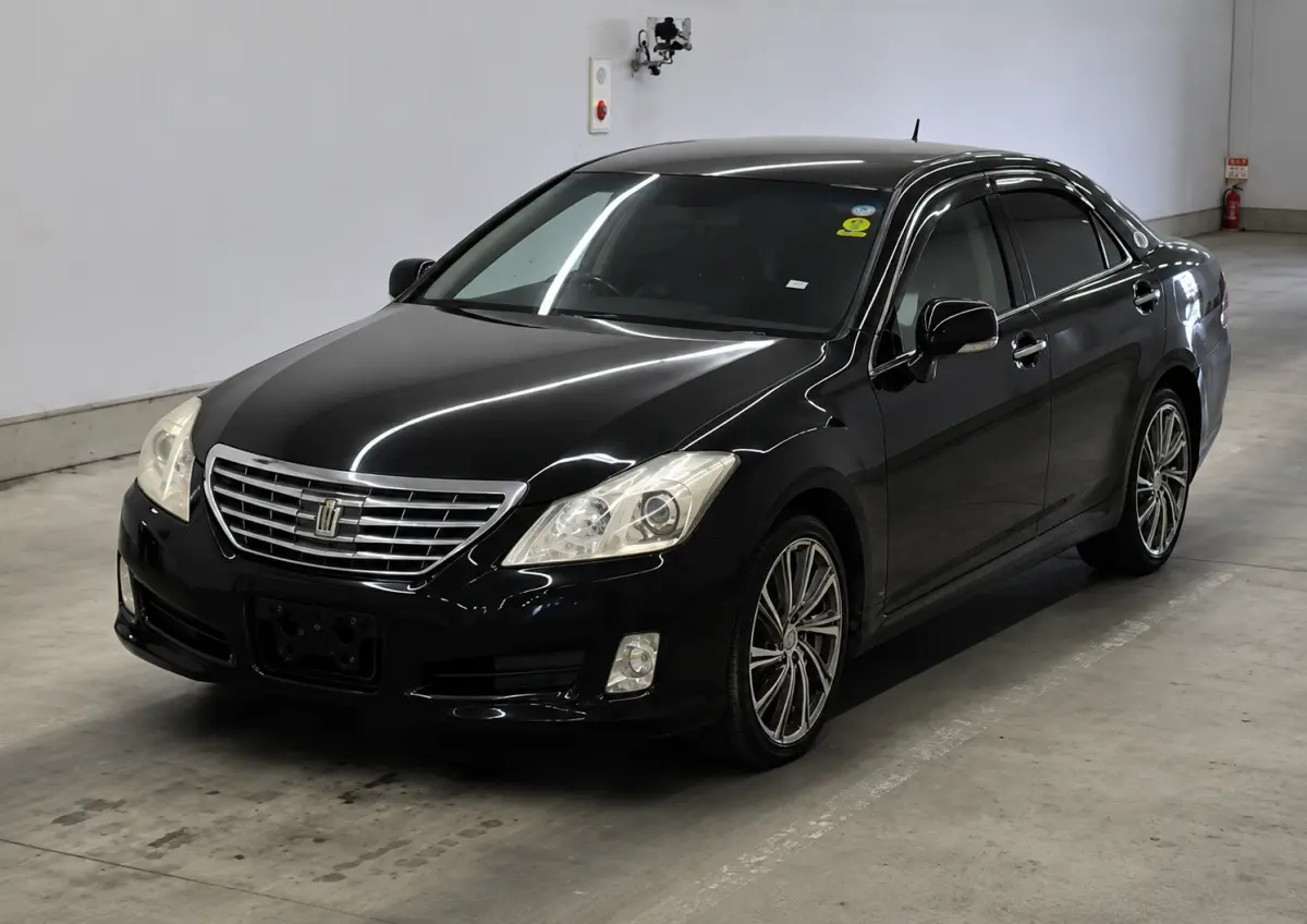 2008 Toyota Crown — Front exterior