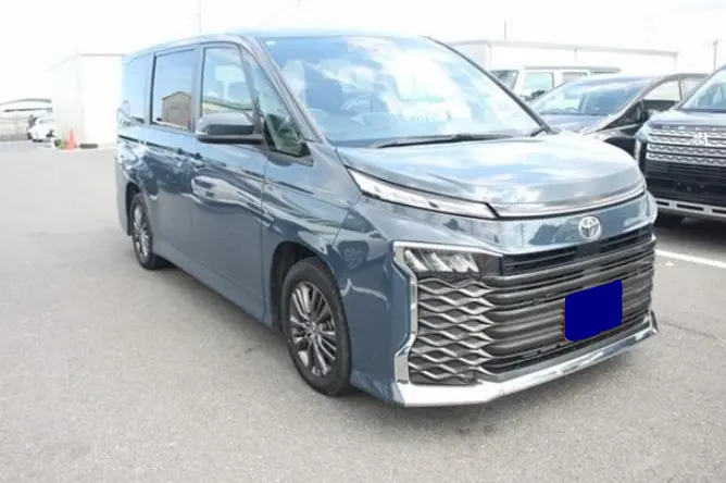 2023 Toyota Voxy — Front exterior
