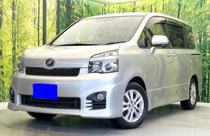 2013 Toyota Voxy — Front exterior