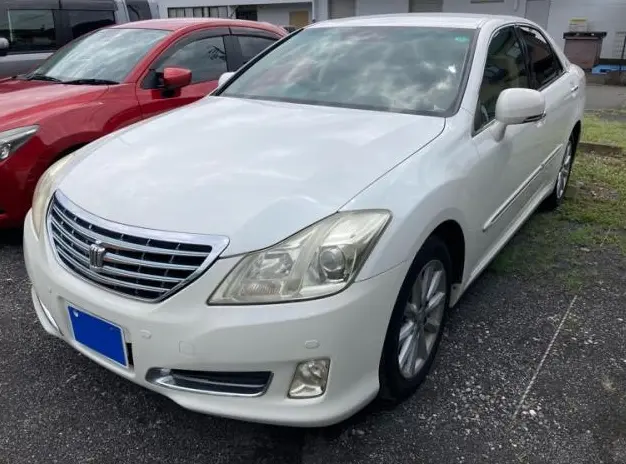 2008 Toyota Crown — Front exterior