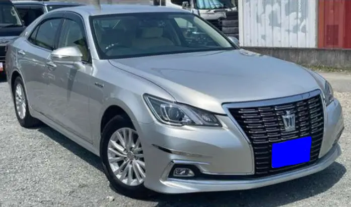 2016 Toyota Crown — Front exterior